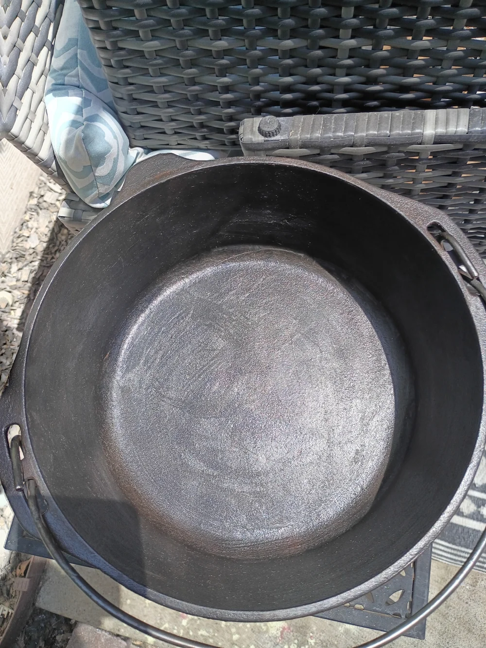 #8 Lodge Cast Iron Dutch Oven Lid - Black